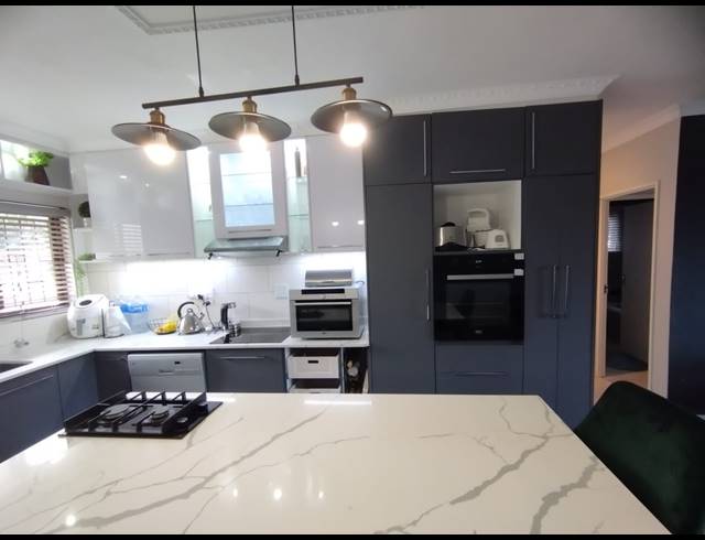 2 BEDROOM APARTMENT TO LET IN BALLITO CENTRAL